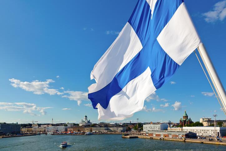finlandiya-hakkinda-her-sey;-finlandiya-bayraginin-anlami,-finlandiya-baskenti-neresidir?-saat-farki-ne-kadar,-para-birimi-nedir?