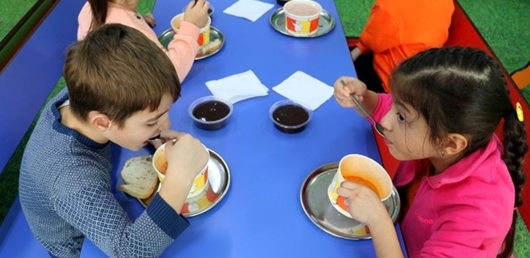 MEB, okul öncesinde haftada 5 gün “ücretsiz yemek” uygulamasına başlıyor