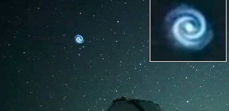 Gökyüzünde tanımlanayan mavi ve parlak bir cisim görüldü