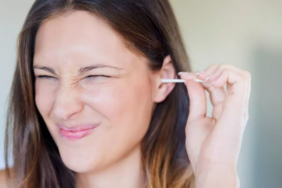 temizlemek-isterken-sagliginizdan-olmayin!-bu-hata-yuz-felcine-neden-olabilir