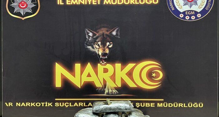 Kapıkule’de, otomobil koltuklarının altından 2,8 kilo skunk çıktı