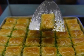 yatirim-araci-haline-gelen-fistik,-baklavayi-vurdu