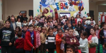 usak'ta-yari-yil-tatilinde-cocuklar-icin-eglencenin-adresi-ataturk-kultur-merkezi-oldu