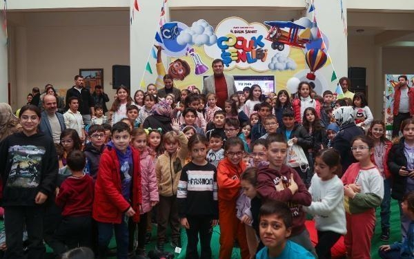 Uşak'ta yarı yıl tatilinde çocuklar için eğlencenin adresi Atatürk Kültür Merkezi oldu