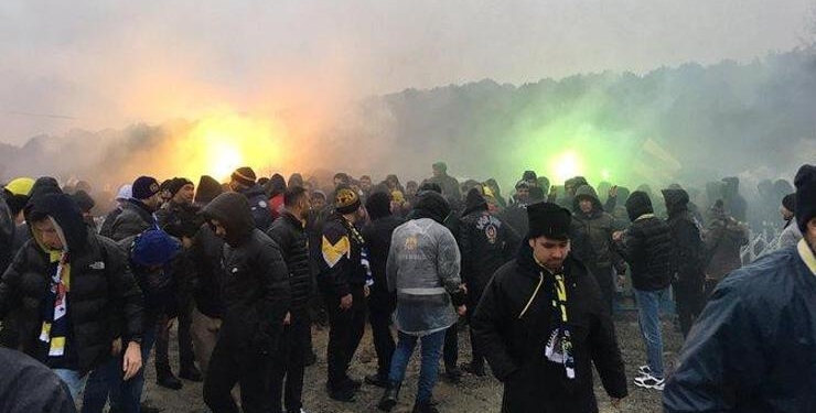Fenerbahçeli taraftarlardan TFF'ye protesto