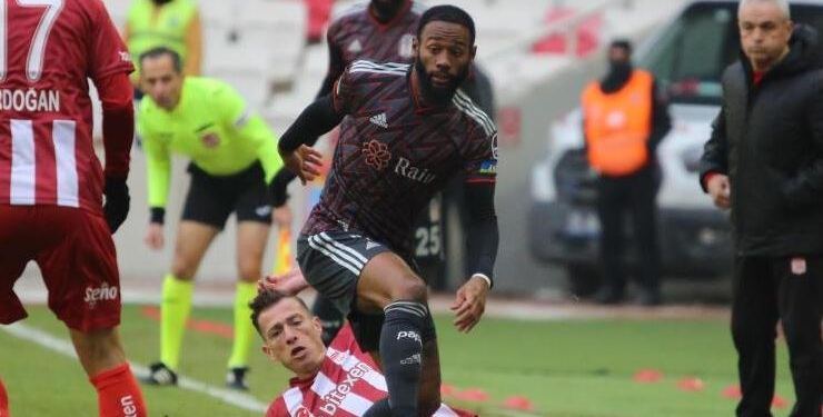 Beşiktaş'ta Nkoudou armasız forma ile oynadı