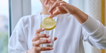 saglikli-diyoruz-ama-dis-sagligi-icin-cok-tehlikeli!-disleri-teker-teker-dokuyor