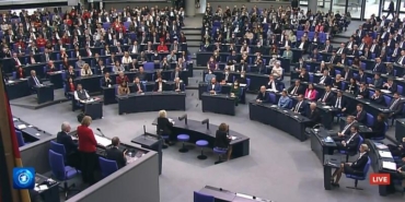 almanya-meclisi'nde-turkiye’deki-depremzedeler-icin-saygi-durusu
