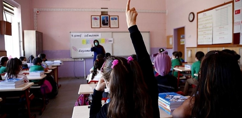 Okullar ne zaman açılacak, yarıyıl tatili uzatıldı mı? Bakan Özer okulların açılışı için tarih verdi