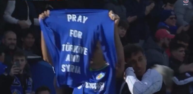 Enes Ünal golünü attı, depremzedeleri unutmadı