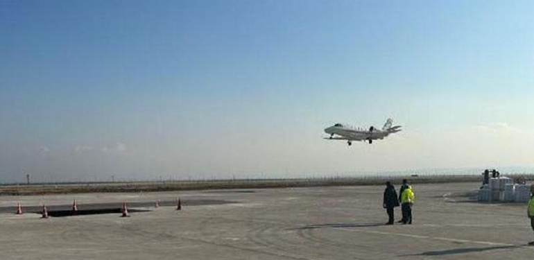 Kontrol uçağı Hatay Havalimanı'na indi