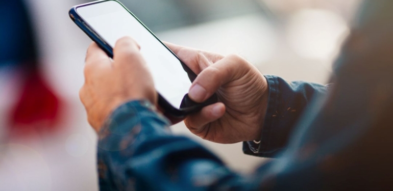 Deprem bölgesinde ücretsiz telefon, internet ve şarj noktaları kuruldu