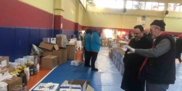 gediz-kaymakamligi’ndan-depremzedelere-4-tir-insani-yardim-malzemesi
