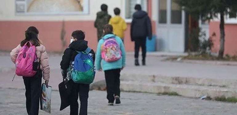 Deprem bölgesinde okullar ne zaman açılacak, ara tatilin sona ermesine kaç gün kaldı? 71 ilde okulların açılış tarihiyle ilgili açıklama