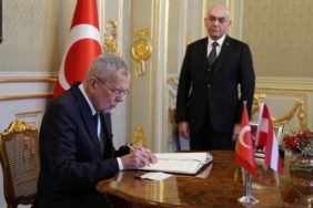 avusturya-cumhurbaskani-bellen,-turkiye'nin-viyana-buyukelciliginde-taziye-defterini-imzaladi