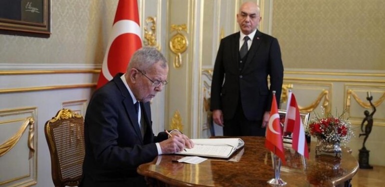 Avusturya Cumhurbaşkanı Bellen, Türkiye'nin Viyana Büyükelçiliğinde taziye defterini imzaladı