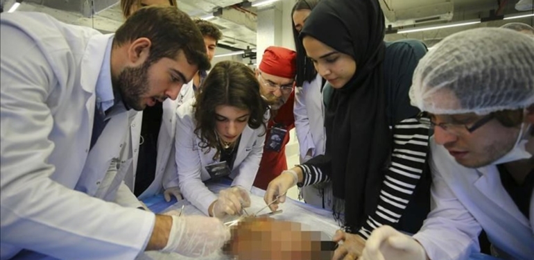 Uygulamalı eğitim nedir, dersleri neler? Üniversitelerde uygulamalı eğitim programı