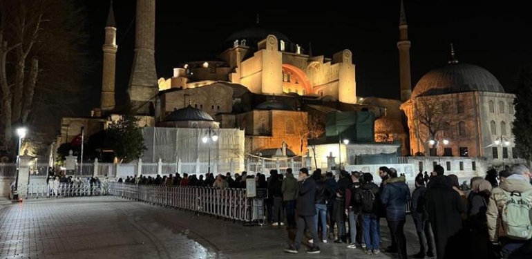 Ayasofya Camii'nde Miraç Kandili idrak edildi