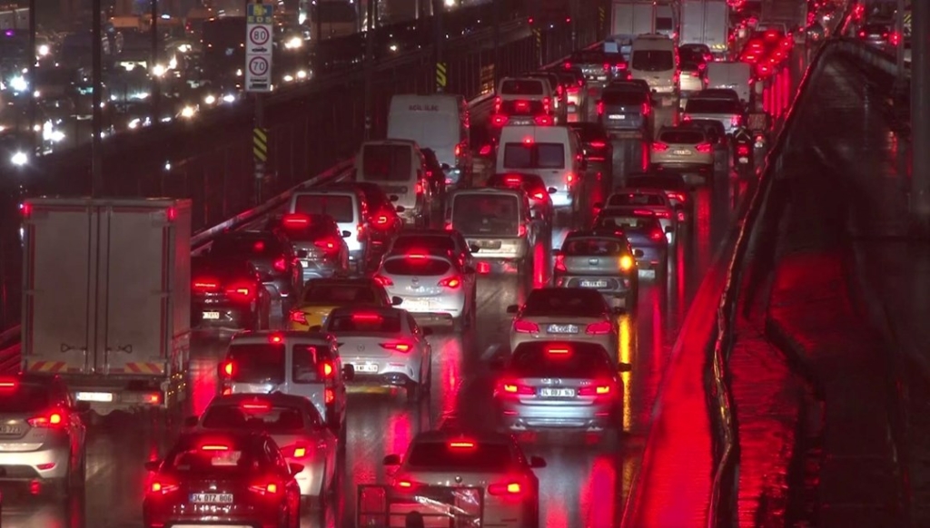 yariyil-tatilinin-bitmesiyle-birlikte-istanbul’da-trafik-yogunlugu-olustu