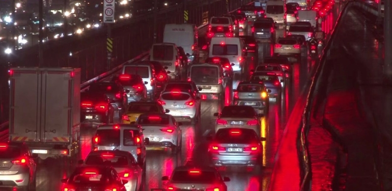 Yarıyıl tatilinin bitmesiyle birlikte İstanbul’da trafik yoğunluğu oluştu