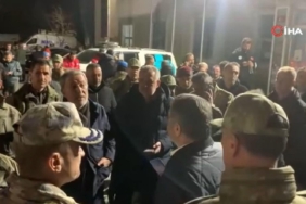 bakan-akar-ve-koca-depreme-toplantida-yakalandi