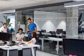 ingiltere’de-onlarca-sirket-haftada-4-gun-calismayi-kalicilastiriyor