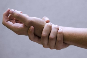 kireclenmeye-ne-iyi-gelir,-sicak-iyi-gelir-mi?-kireclenme-icin-dogal-cozumler-ve-bitkisel-tedaviler-nedir?