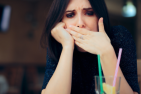 kalp-krizinin-bu-belirtisini-kimse-bilmiyor!-aylar-once-midede-baslayan-uyari-hayat-kurtariyor