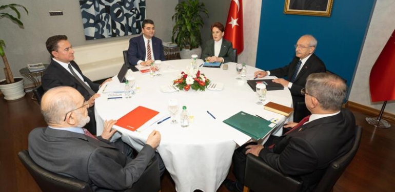 Karamollaoğlu'ndan adaylık açıklaması: Altılı masada anlaşamamazlık mı var?