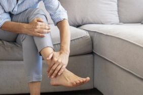 ayak-burkulmasina-ne-iyi-gelir,-sicak-su-iyi-gelir-mi?-ayak-burkulmasi-neden-olur,-nasil-gecer?