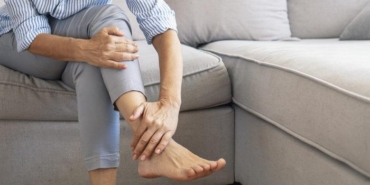 ayak-burkulmasina-ne-iyi-gelir,-sicak-su-iyi-gelir-mi?-ayak-burkulmasi-neden-olur,-nasil-gecer?