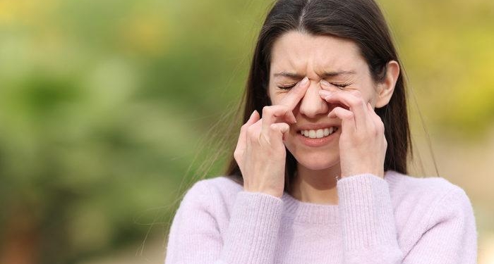 goz-agrisina-ne-iyi-gelir,-patates-iyi-gelir-mi?-goz-agrisina-evde-cozum-onerileri-nelerdir-ve-nasil-gecer?