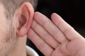 parkinson’un-titremeden-once-gorulen-ilk-belirtisi!-yillar-once-basliyor