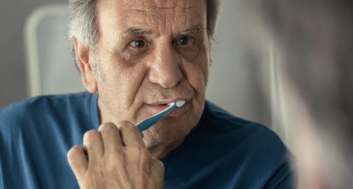 Karaciğerinizin büyük tehlikede olduğunu gösteren önemli işaret! Diş fırçalarken bu durumu yaşıyorsanız…