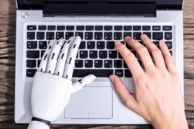 gazetecilere-kapi-gorundu:-unlu-medya-sirketlerinden-yapay-zekaya-editorluk