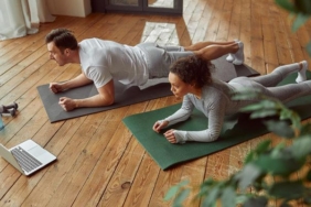 evde-yapilabilecek-en-etkili-egzersiz-spor-hareketleri-nelerdir?-evde-spor-yapmak-icin-en-kolay-hareketler-ve-egzersiz-onerileri