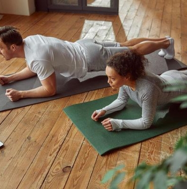 evde-yapilabilecek-en-etkili-egzersiz-spor-hareketleri-nelerdir?-evde-spor-yapmak-icin-en-kolay-hareketler-ve-egzersiz-onerileri