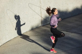 ip-atlayarak-zayiflamak-mumkun-mu?-ip-atlayarak-kilo-vermek-icin-ne-yapilir,-kilo-vermek-icin-ne-kadar-ip-atlamak-gerekir?