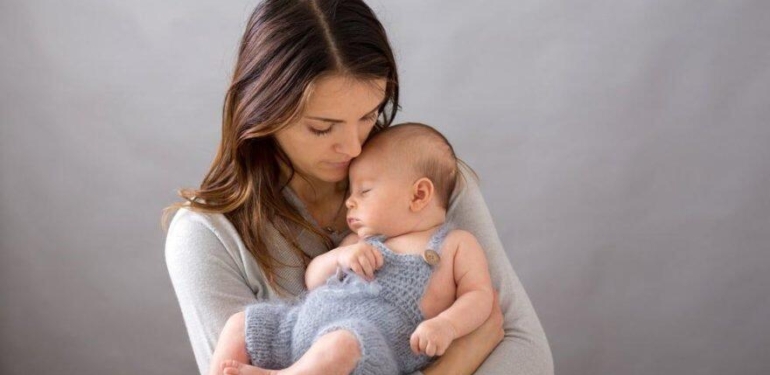 Rüyada Kendi Anneni Görmek Ne Anlama Gelir? Rüyada Ölmüş Anneyle Konuşmak Nasıl Yorumlanır?