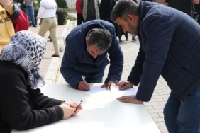 adana’da-“eyt”-yogunlugunun-olustugu-sgk-binasi-bahcesine-cadir-kuruldu