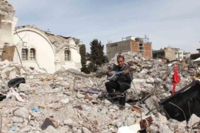 unlu-bestekar-enkazda-eserlerini-ariyor