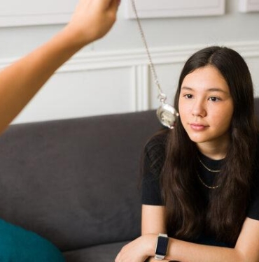 hipnozla-tedavi-alternatif-tip-yontemi-midir?-hipnoz-ile-tedavi-ne-demek?