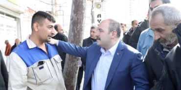 bakan-varank:-depremden-etkilenen-sanayi-sitesindeki-esnafa-ve-is-yerlerine-kredi-verecegiz