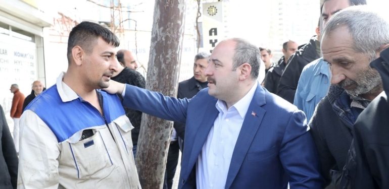 Bakan Varank: Depremden etkilenen sanayi sitesindeki esnafa ve iş yerlerine kredi vereceğiz