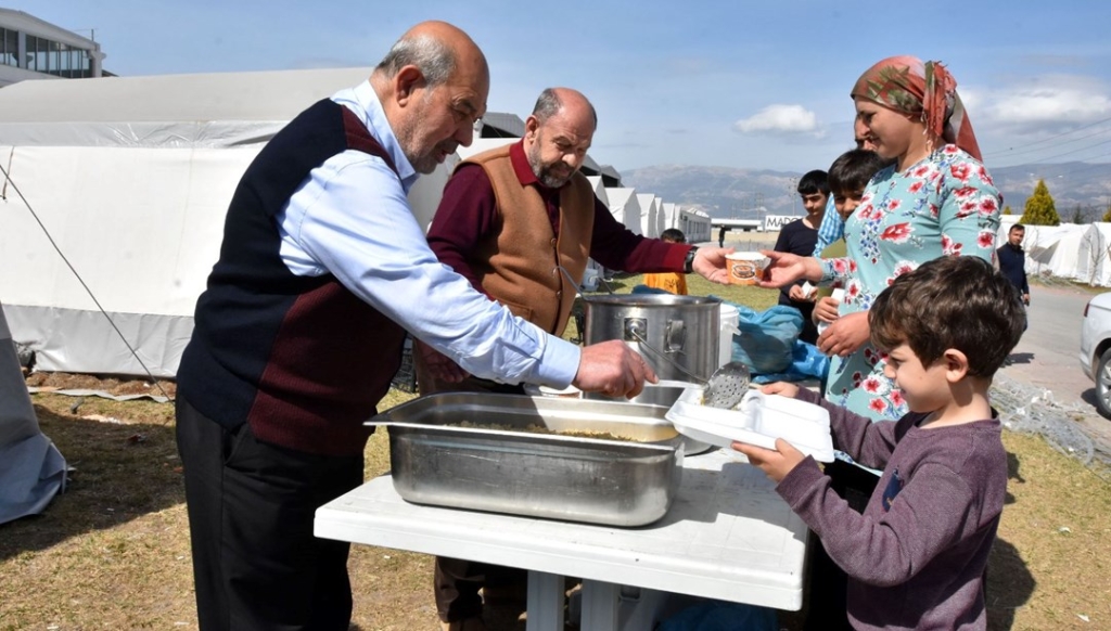 mado’nun-kurucusu-da-konteynerde-kaliyor:-dustugumuz-yerden-kalkacagiz