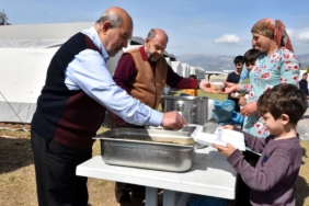 mado’nun-kurucusu-da-konteynerde-kaliyor:-dustugumuz-yerden-kalkacagiz