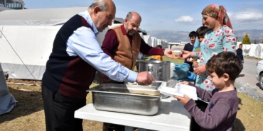mado’nun-kurucusu-da-konteynerde-kaliyor:-dustugumuz-yerden-kalkacagiz