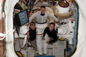astronotlar-dunya’ya-dondu:-uzay-istasyonu’nun-4-murettebatini-tasiyan-kapsul-inis-yapti
