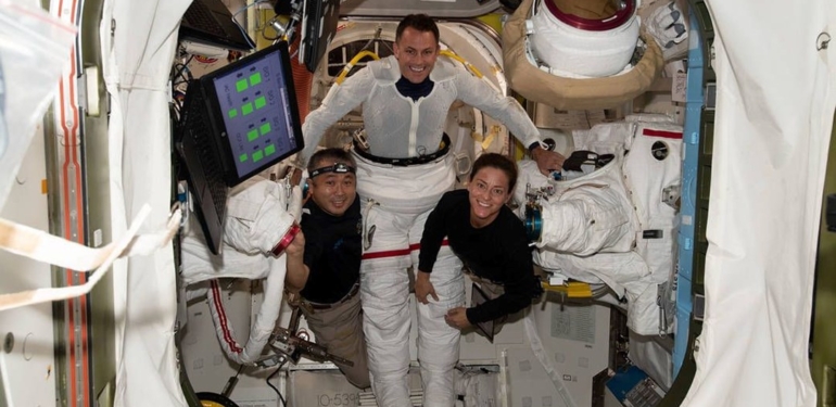 Astronotlar Dünya’ya döndü: Uzay İstasyonu’nun 4 mürettebatını taşıyan kapsül iniş yaptı