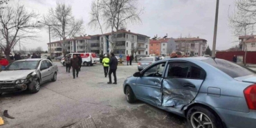 3-aracli-trafik-kazasi:-1-yarali